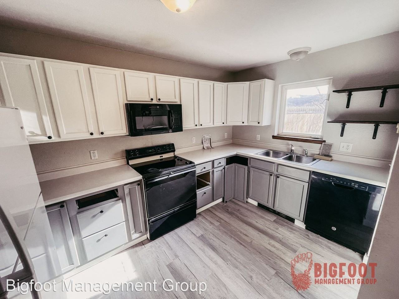 203 E Pacific St - Photo 3 of 10