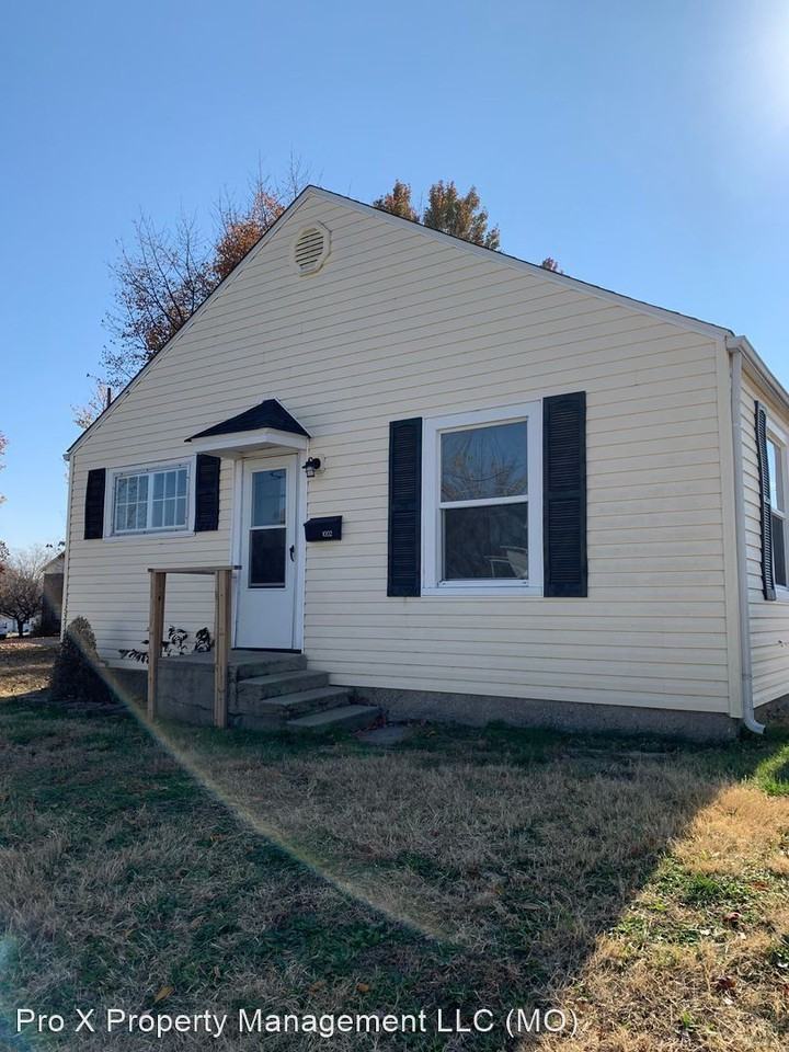 1002 S Jefferson St - Photo 2 of 16