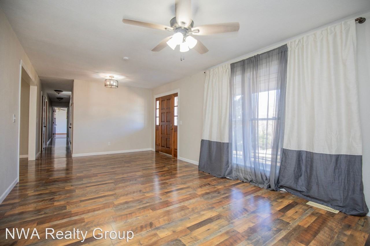 1001 Main St Se - Photo 3 of 27