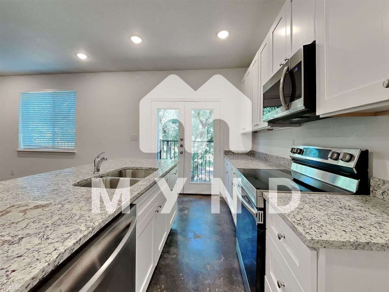 303 Briarwood Dr - Photo 3 of 22