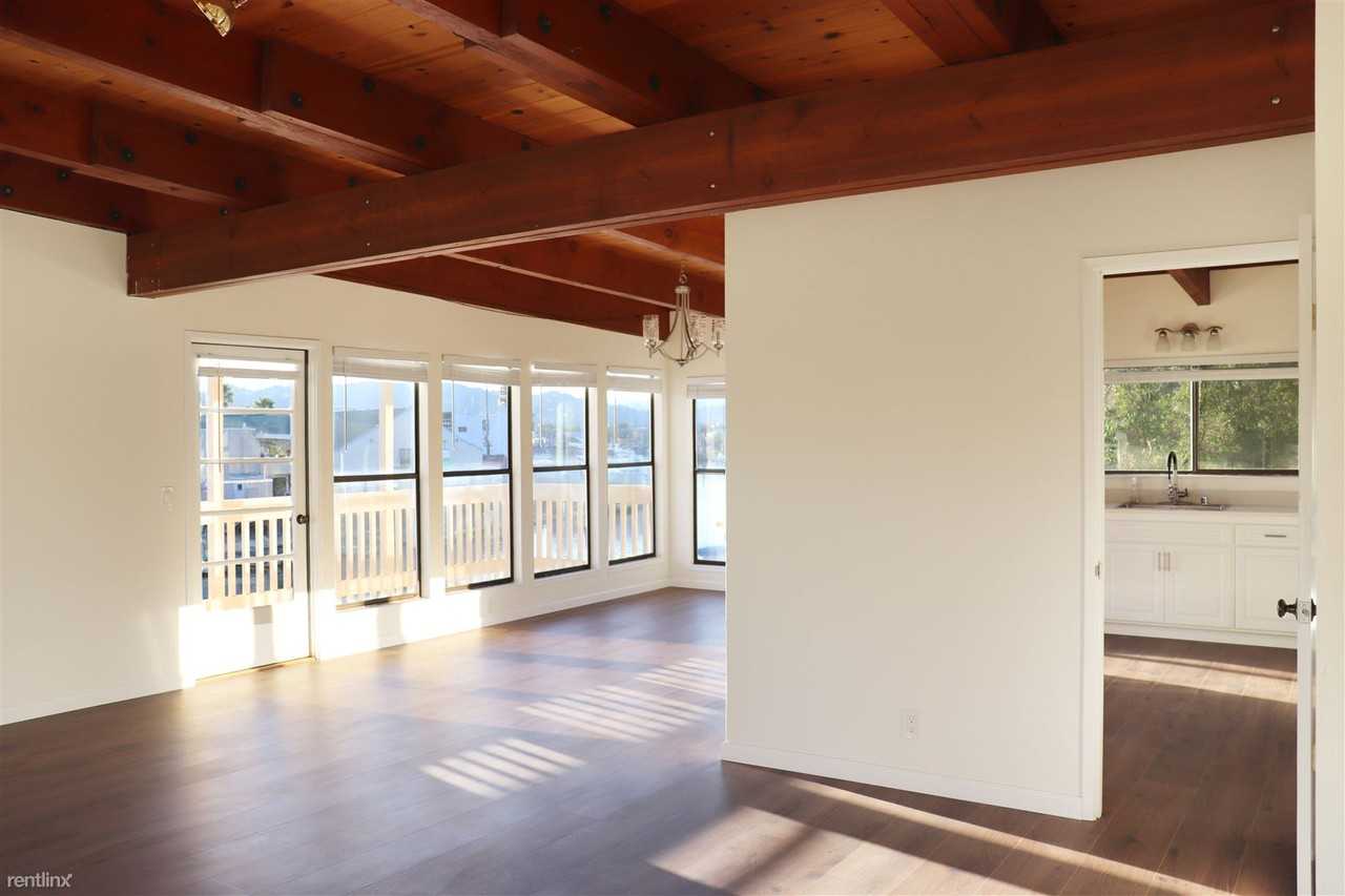 10 Mooring Rd - Photo 2 of 15