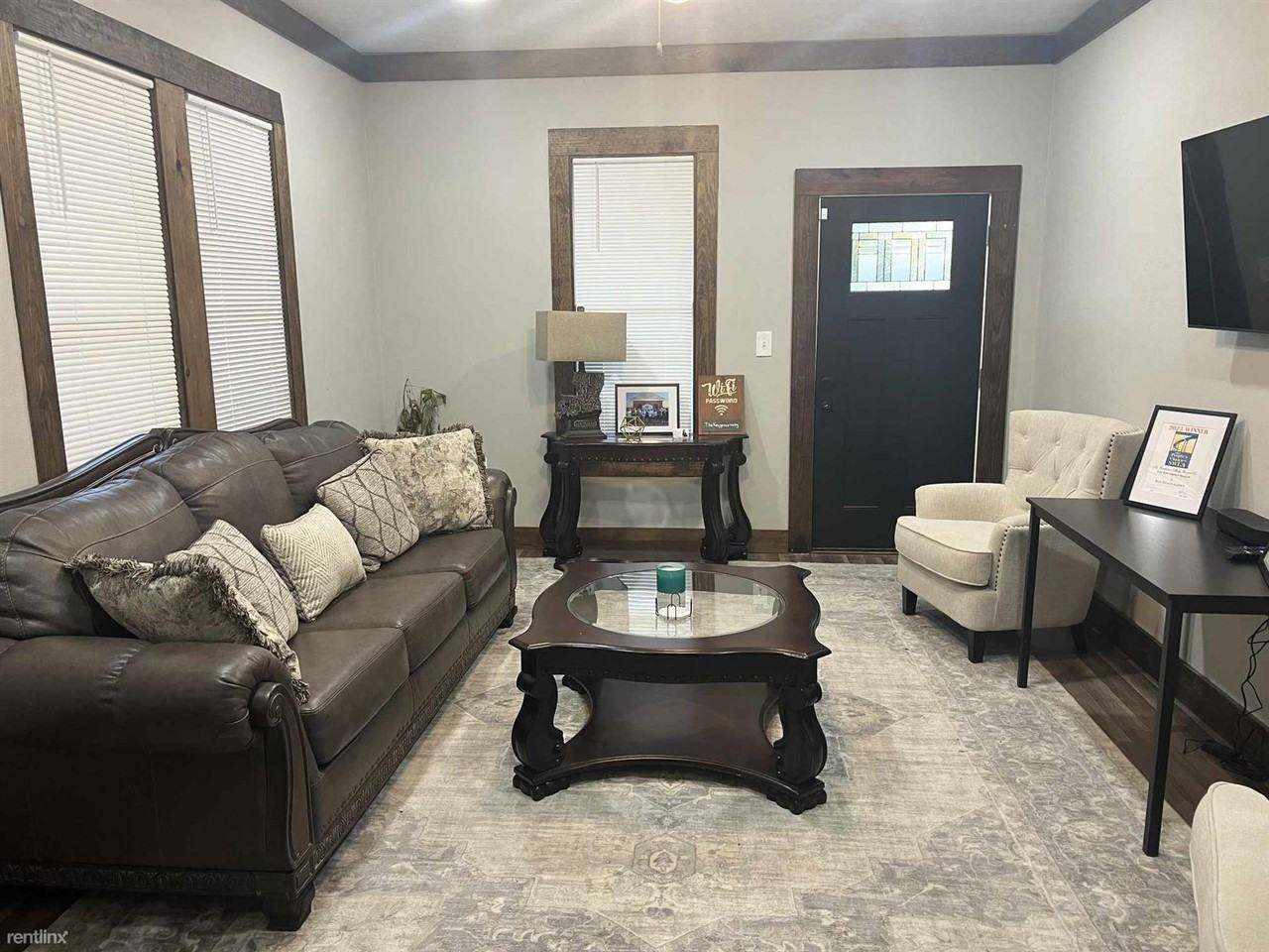 1803 N Cutting Ave - Photo 3 of 27