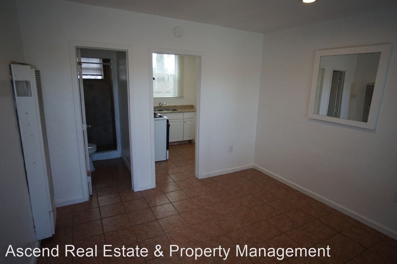 107 E 8th Street - Photo 2 of 4