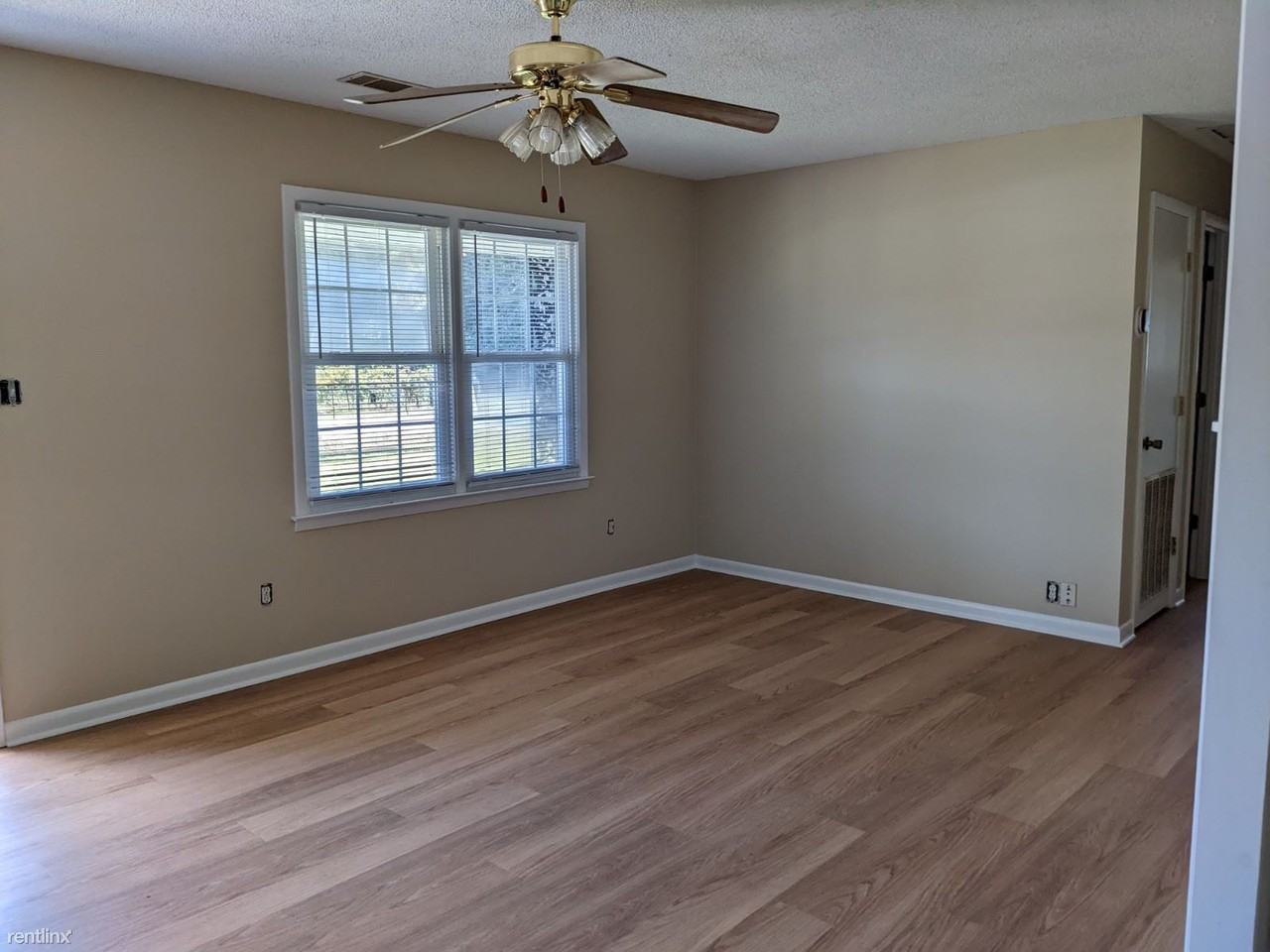 128 Sandy Way - Photo 2 of 9