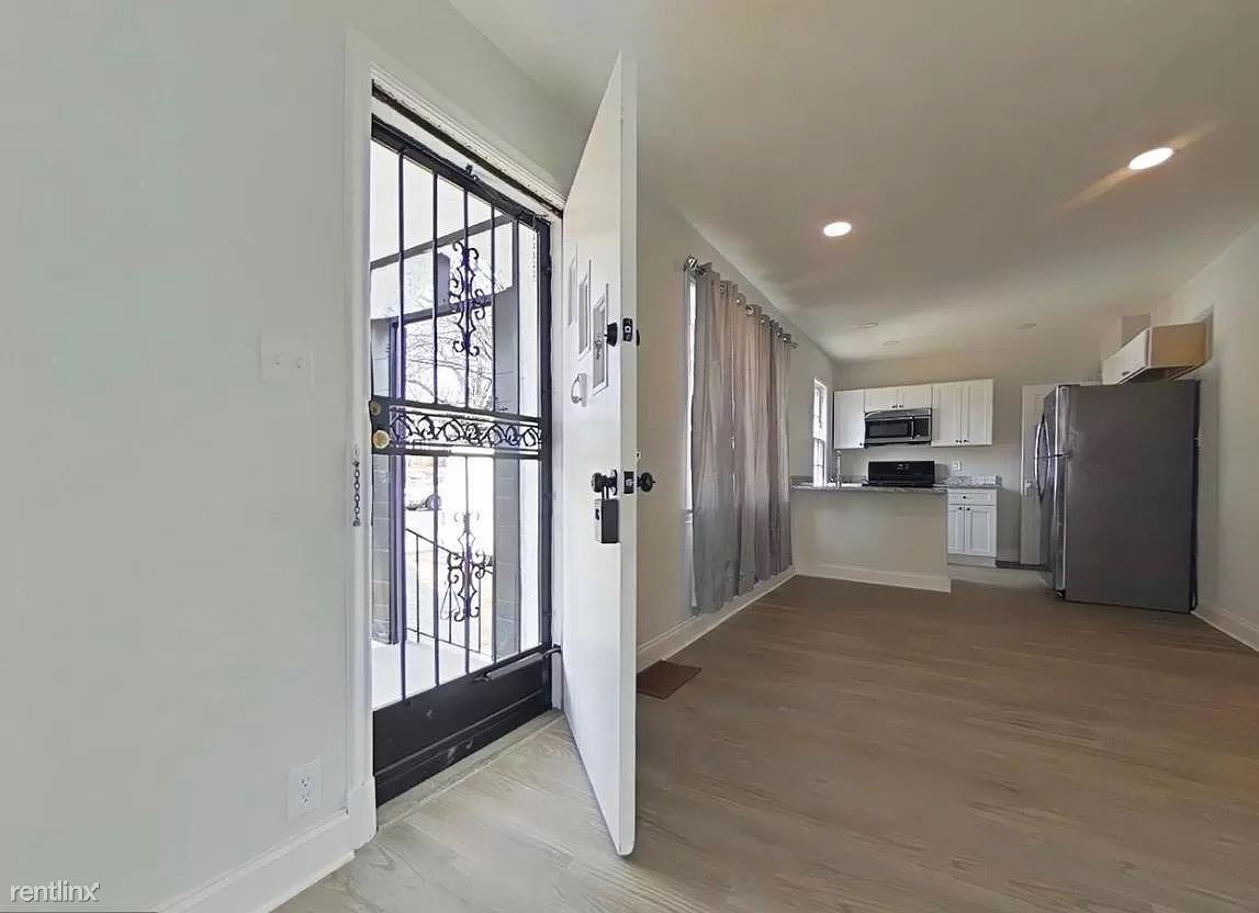 3717 37th Pl - Photo 2 of 10