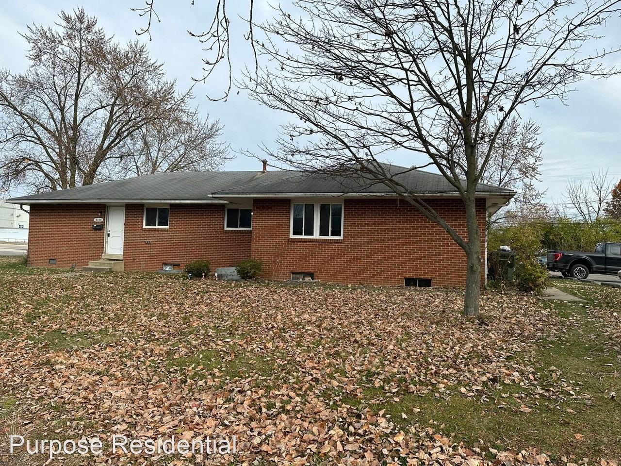 3153 Valleyview Dr - Photo 2 of 3