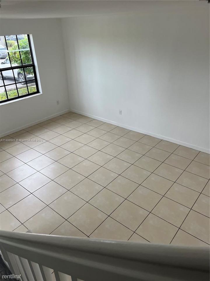 24804 Sw 116th Ave - Photo 3 of 11