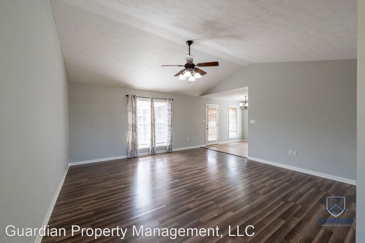 3071 Lakeview Cir - Photo 3 of 14