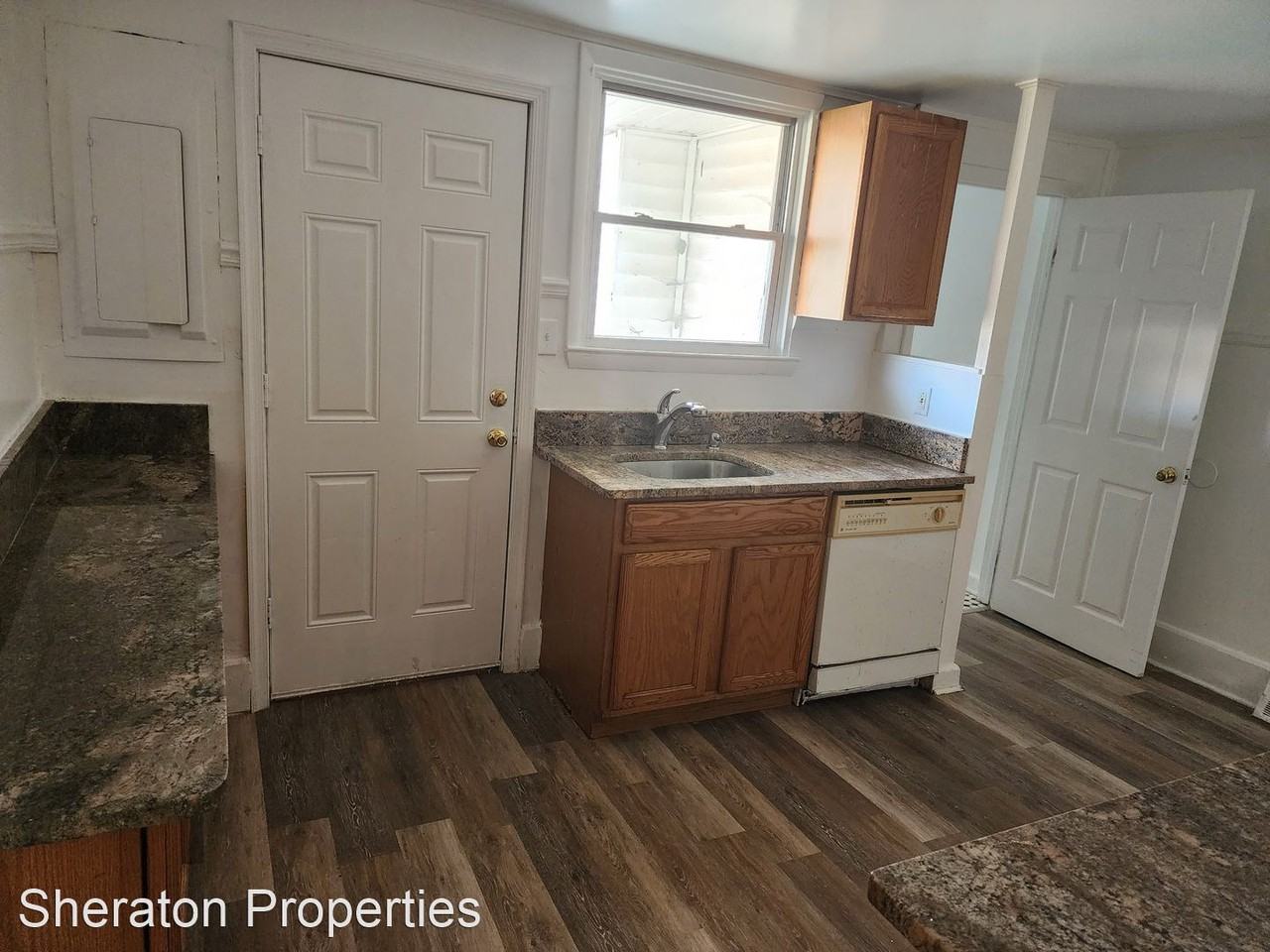 729 Center St - Photo 3 of 12