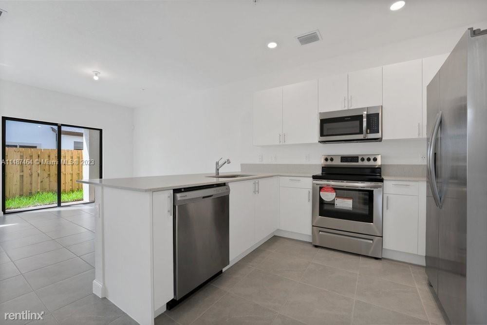 286 Sw 159th Pl #286 - Photo 2 of 25