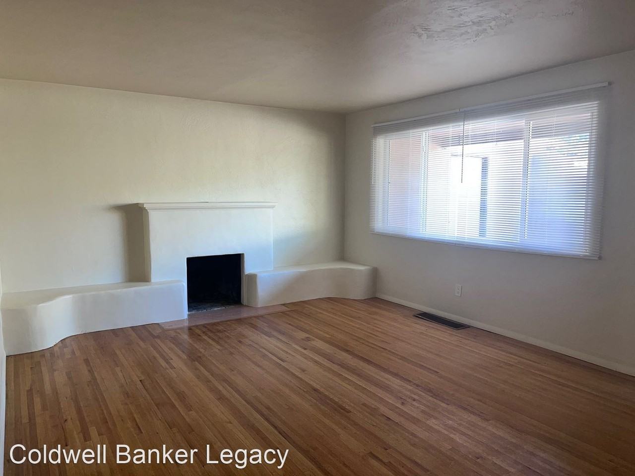 2618 Haines Ave Ne - Photo 2 of 20