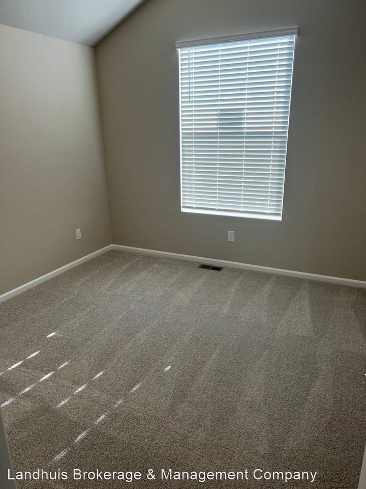 755 E Maybell Dr - Photo 2 of 16