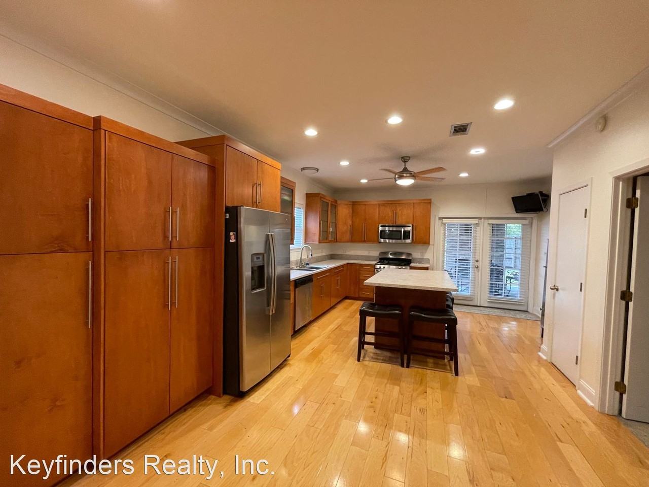 627 California Ave - Photo 3 of 5