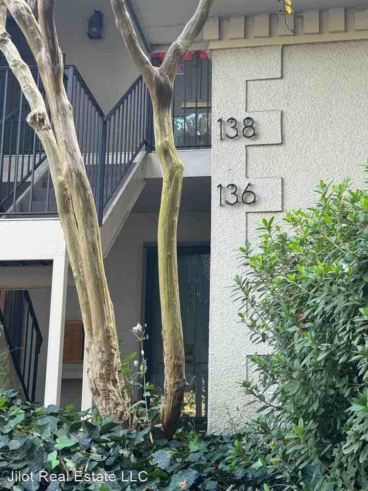 136 Amherst Pl Nw - Photo 2 of 20