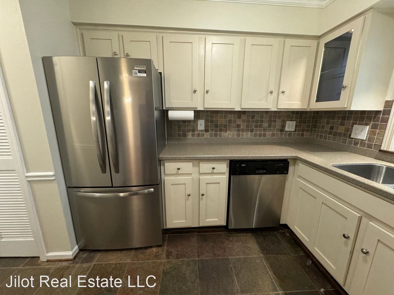 136 Amherst Pl Nw - Photo 3 of 20