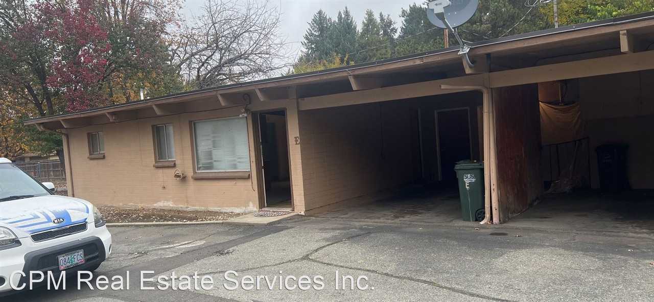 1 Bedroom / 1 Bathroom Duplex Unit Apartments 157 Peckerwood Ln