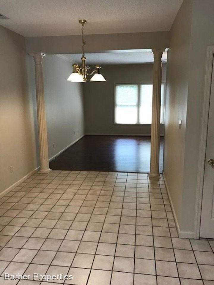 250 Picadilly Drive - Photo 3 of 10