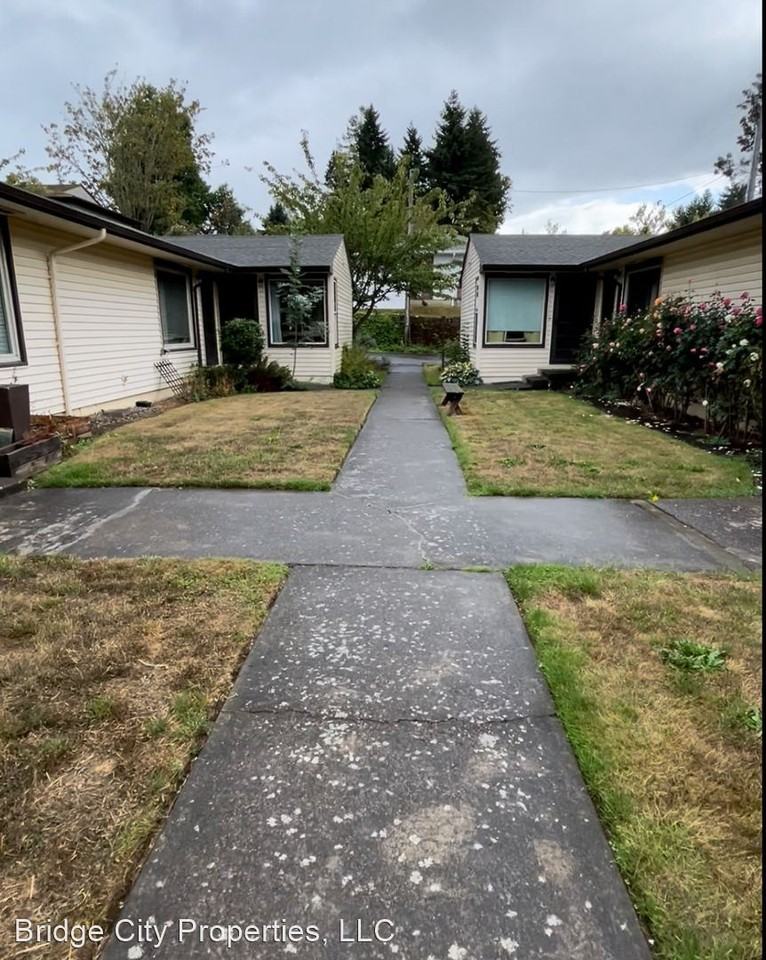 5104 SE Clinton St. - Photo 2 of 10