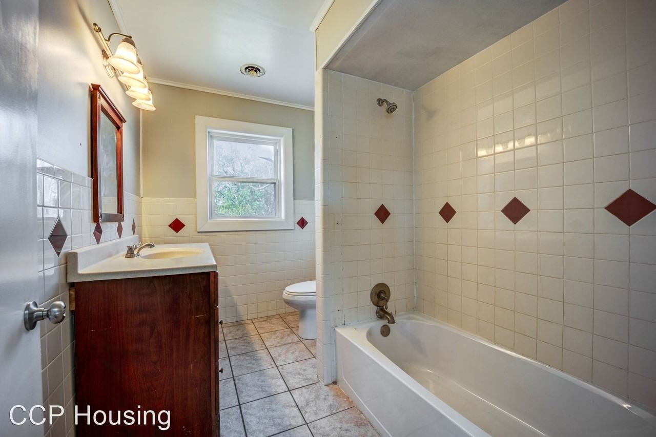5116 S 32nd St - Photo 3 of 25