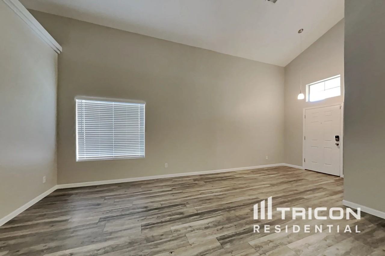 12367 W Turney Ave - Photo 3 of 37