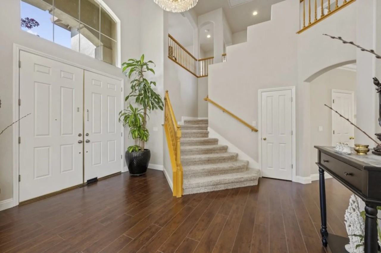 1014 Houston Cir - Photo 3 of 25