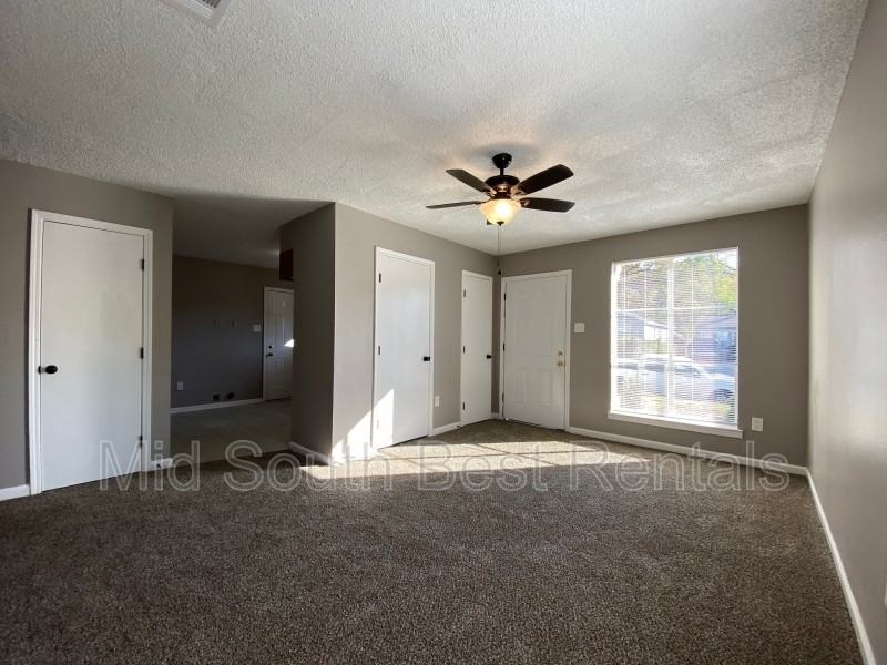 2120 Bennett Avenue - Photo 2 of 8