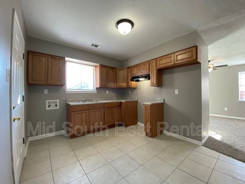 2120 Bennett Avenue - Photo 3 of 8