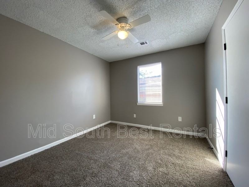 2120 Bennett Avenue - Photo 4 of 8