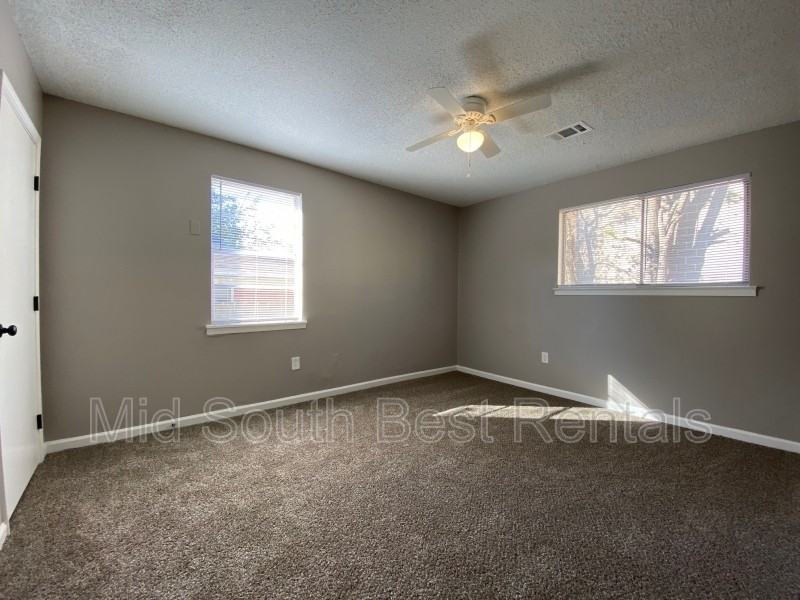 2120 Bennett Avenue - Photo 6 of 8