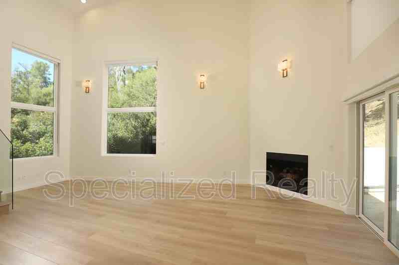 1827 Hill Dr - Photo 3 of 28