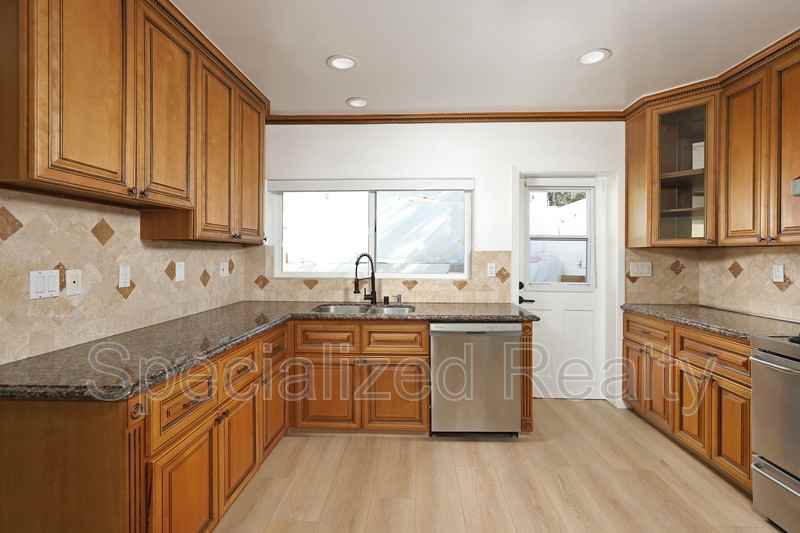 1827 Hill Dr - Photo 7 of 28