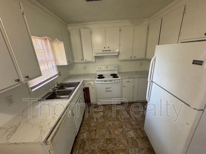 404 W Howard Ave - Photo 3 of 6