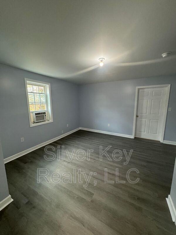 154 S Jackson St #A - Photo 4 of 7