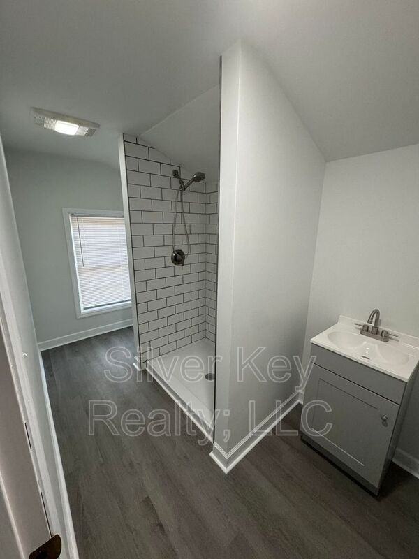 154 S Jackson St #A - Photo 6 of 7