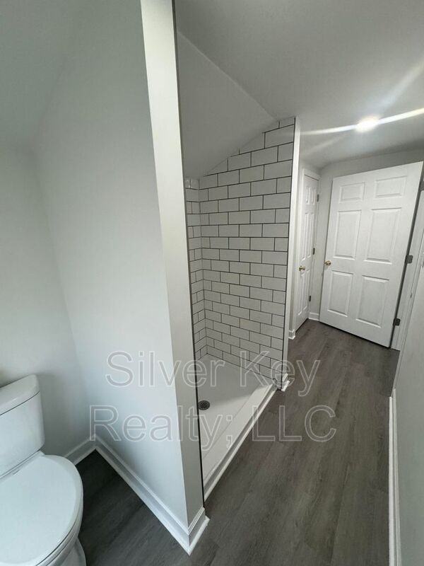 154 S Jackson St #A - Photo 7 of 7