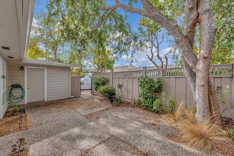 118 Camellia Ter - Photo 2 of 33