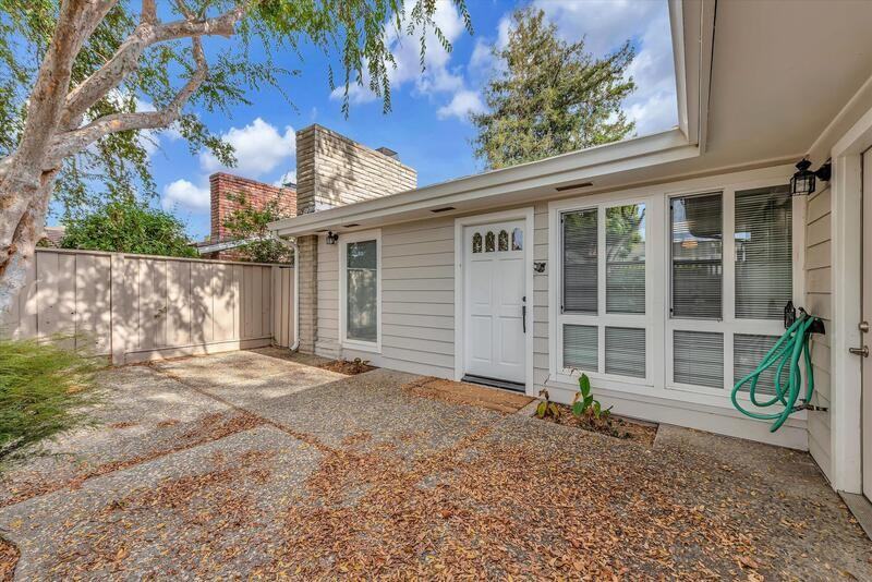 118 Camellia Ter - Photo 3 of 33