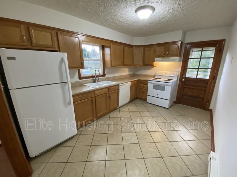 120 W Marshall St #2 - Photo 2 of 10