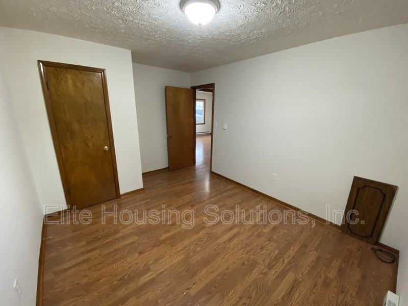 120 W Marshall St #2 - Photo 5 of 10