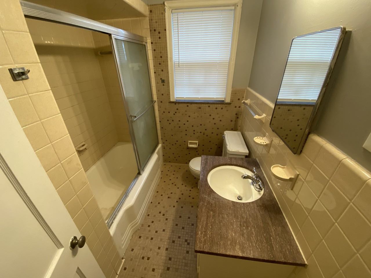 3158 Hoskins Rd - Photo 3 of 11