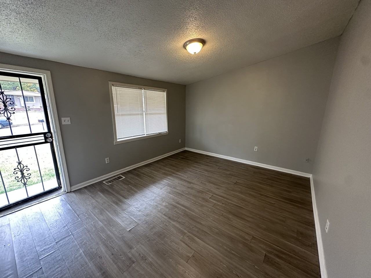 4121 Warbonnet St - Photo 3 of 15