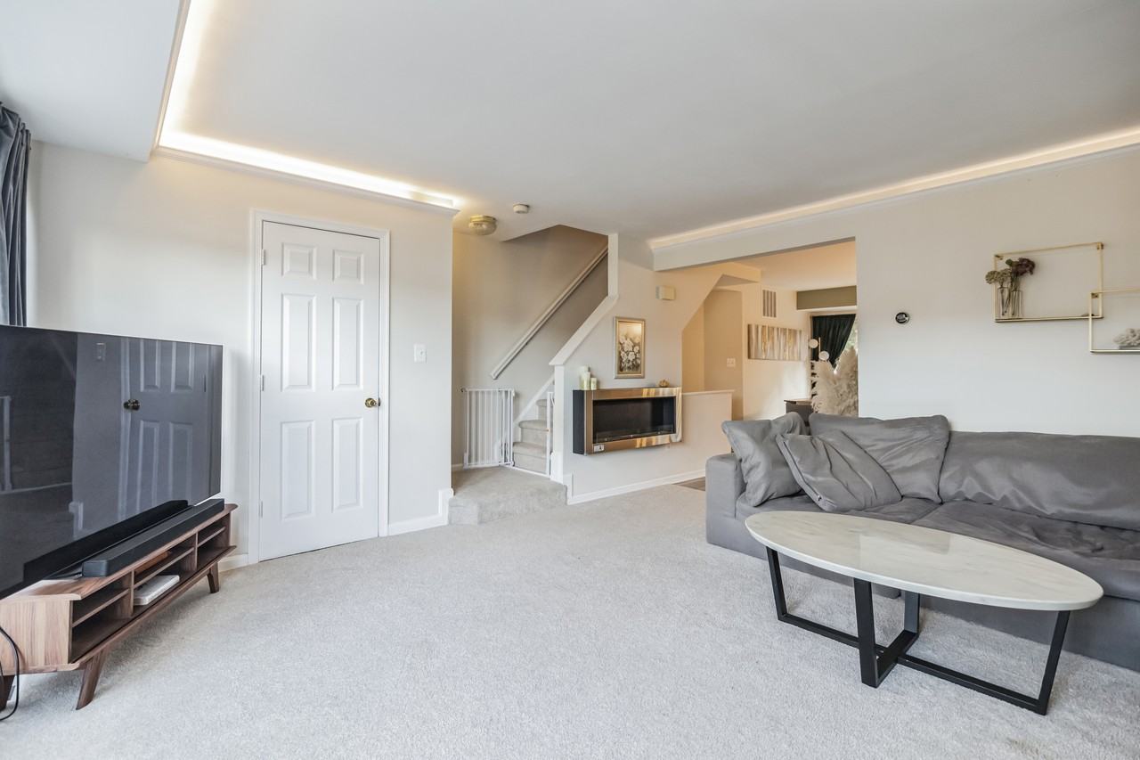 9235 Jessica Dr - Photo 2 of 30