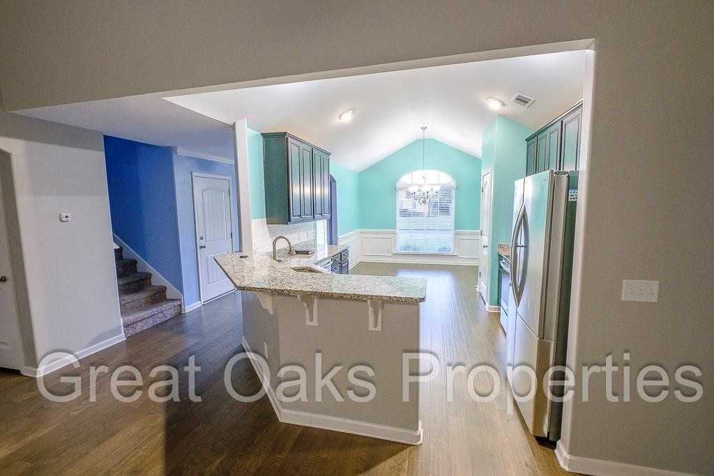 108 Wellington Cir - Photo 7 of 12