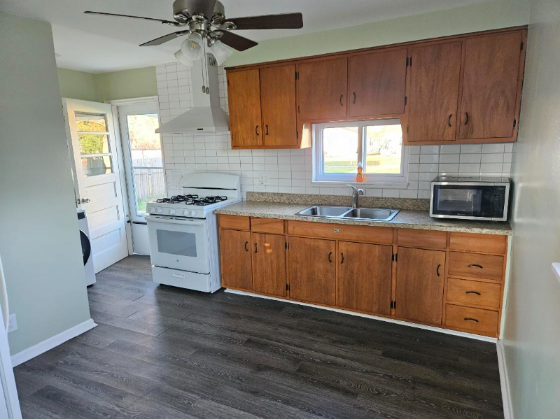 615 19th St - Photo 4 of 13