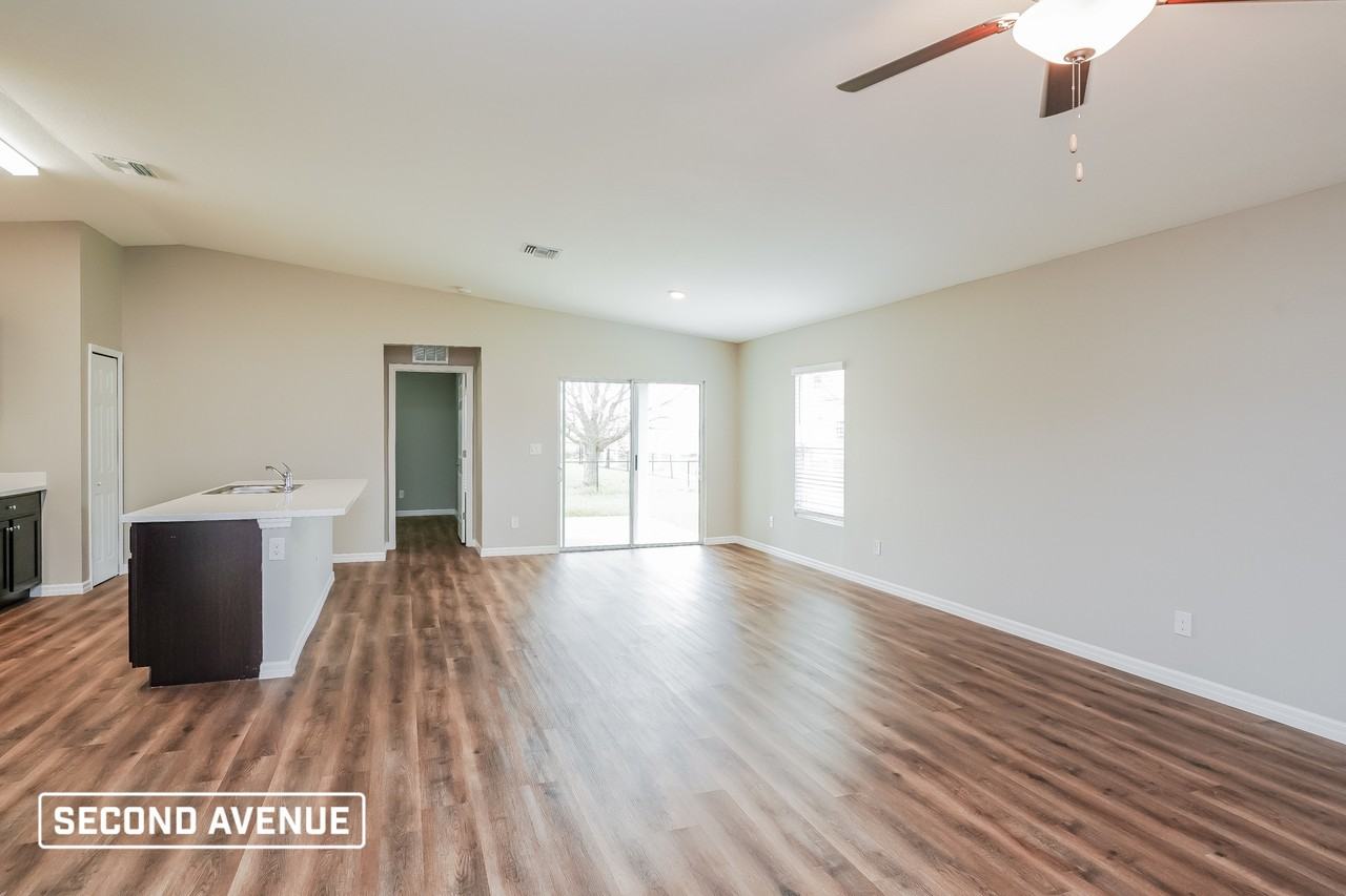 1831 Nw 6th Ave - Photo 3 of 14