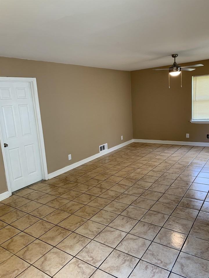 1011 Curran St Nw #2 - Photo 3 of 38