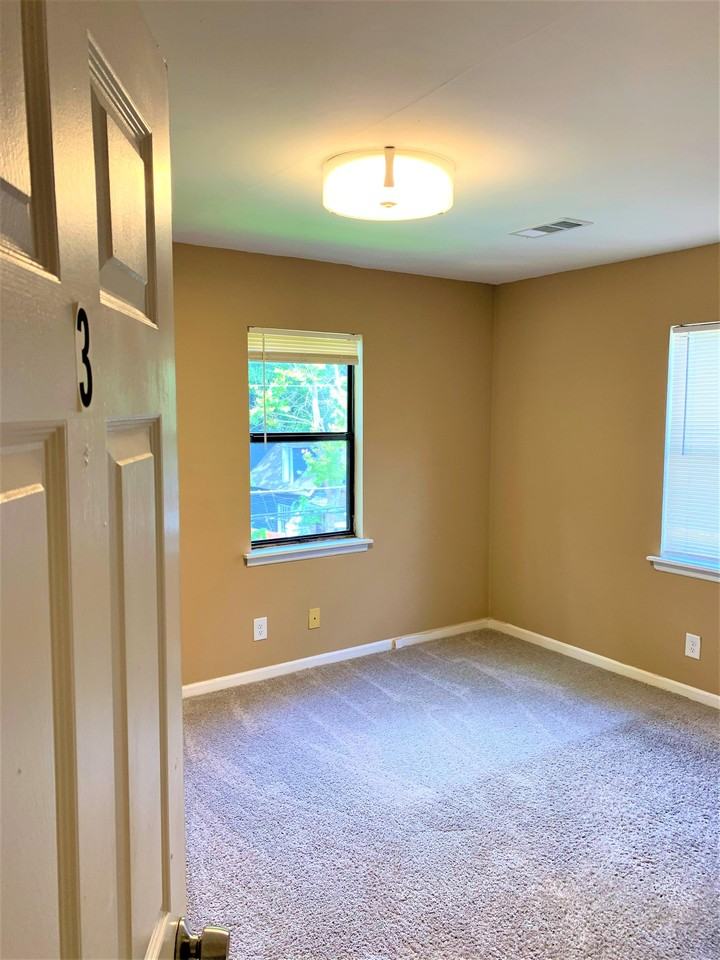 1011 Curran St Nw #2 - Photo 5 of 38