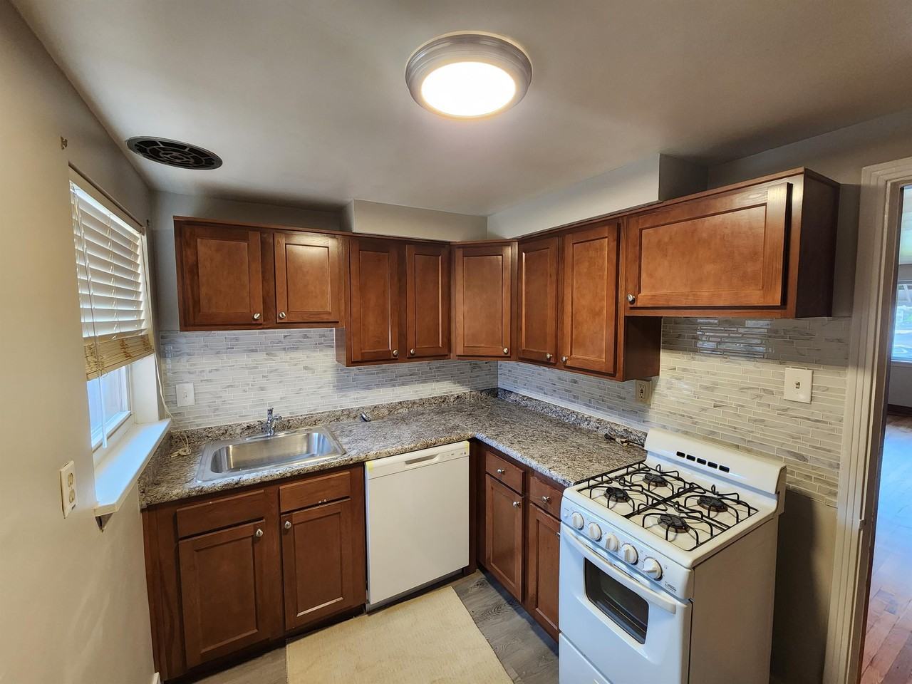 1439 Lincoln Way #D - Photo 5 of 9