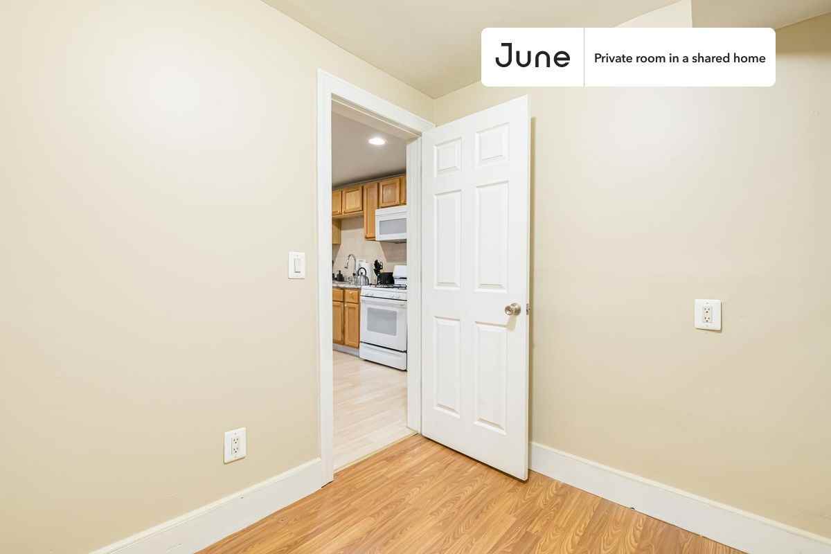 1639 W Superior St #B - Photo 5 of 17