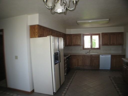 7902 Red Fox Rd - Photo 3 of 25